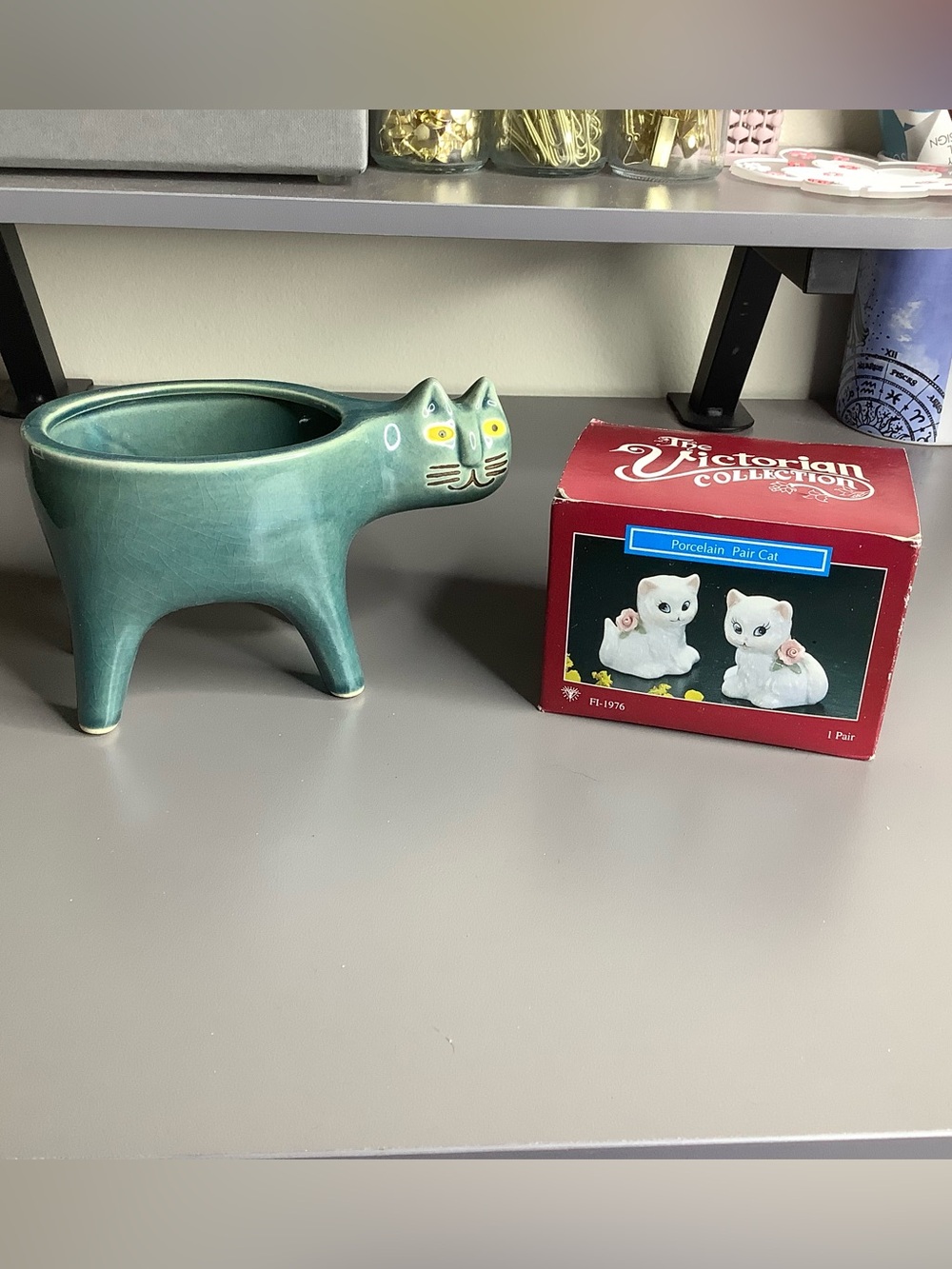 < The Victorian Collection Ceramic/Porcelain Cat Figurine Decor Bundle >